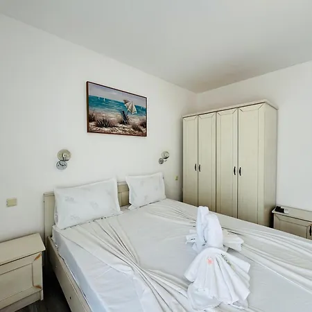 Emily One Bedroom 4 *